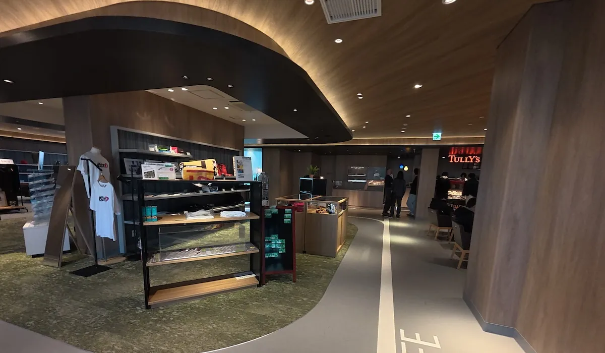 Tienda de regalos y cafetería en el segundo piso del edificio principal de Daikoku PA